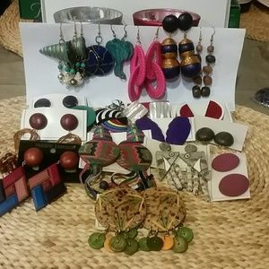 lots of fashion earrings